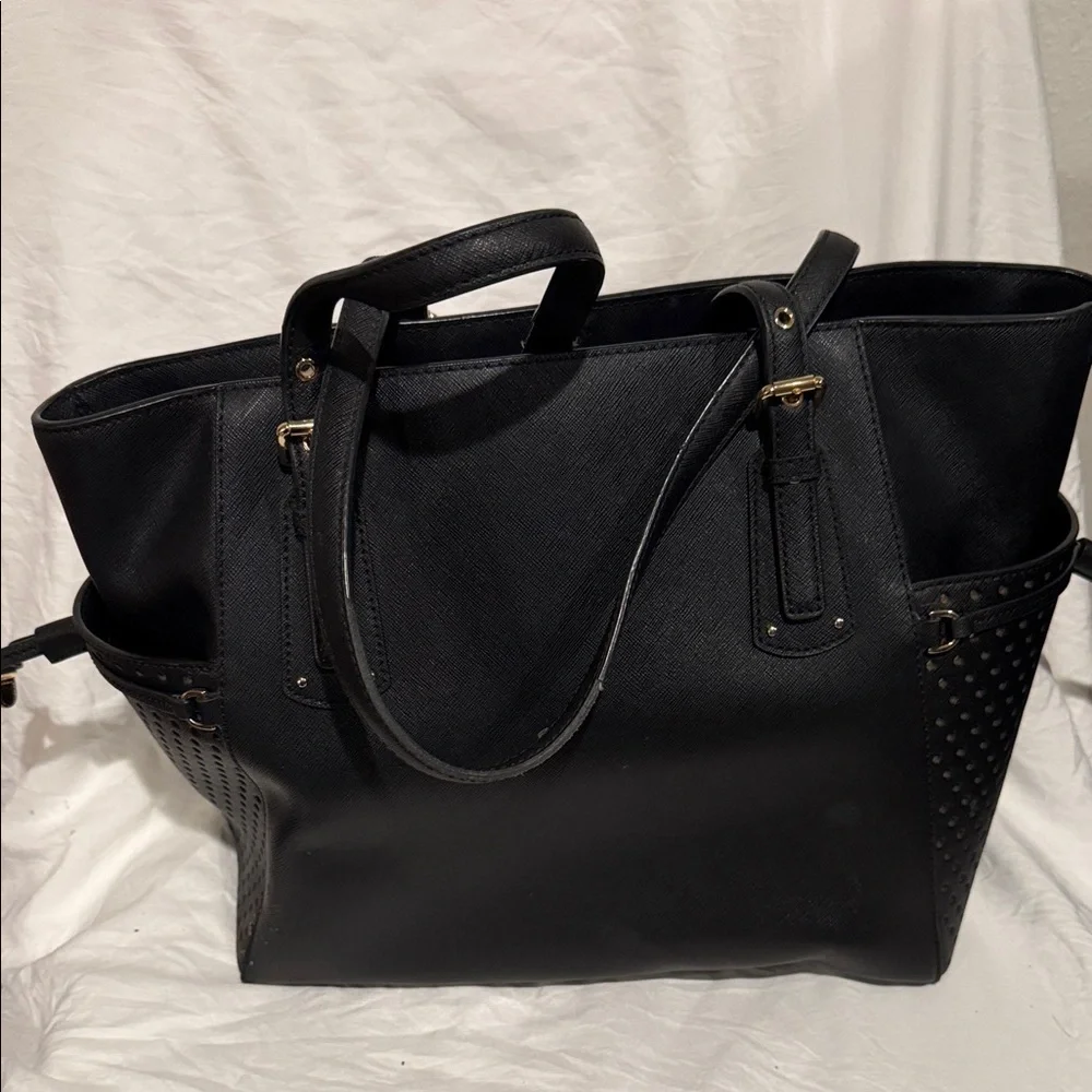 Michael Kors Elegant Black Tote with Gold Details - Picture 4 of 14